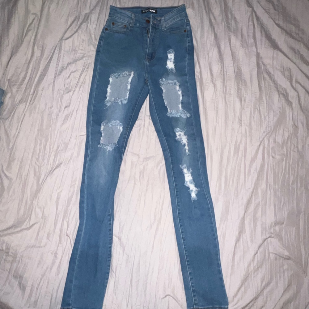 Women high rise ripped jeans size 5/6.